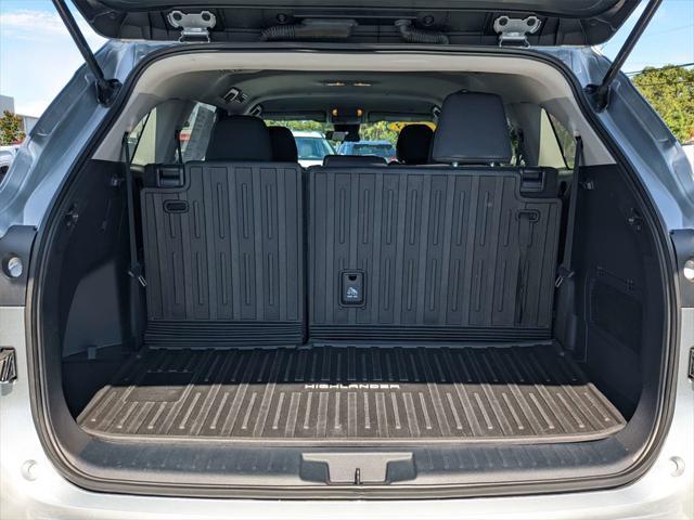 used 2023 Toyota Highlander car, priced at $35,997