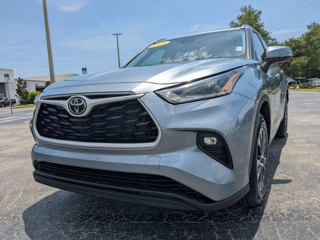 used 2021 Toyota Highlander car, priced at $32,997