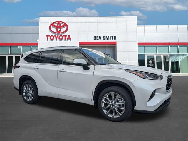 new 2025 Toyota Highlander car, priced at $54,444