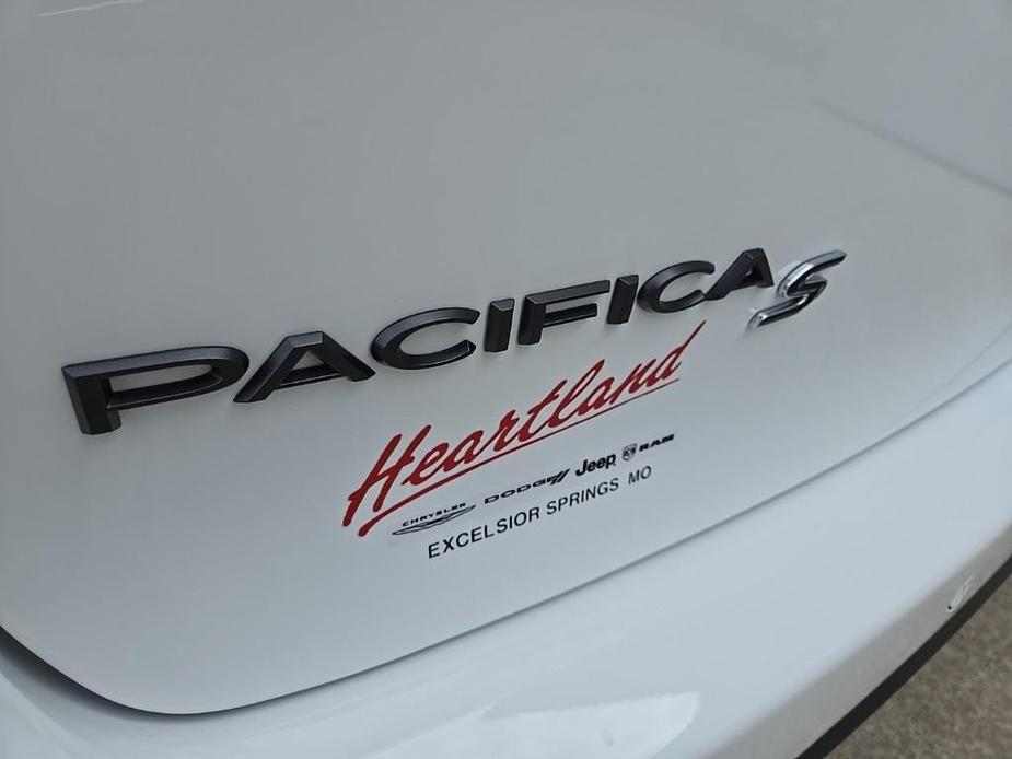 new 2024 Chrysler Pacifica car, priced at $51,918