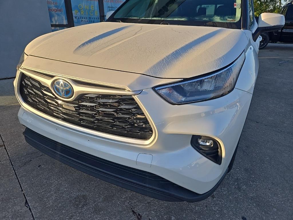 used 2020 Toyota Highlander Hybrid car, priced at $27,988