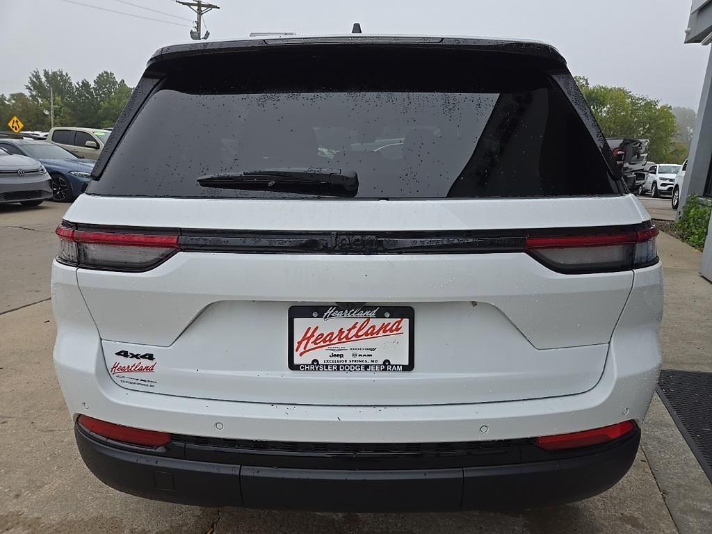 new 2025 Jeep Grand Cherokee car, priced at $39,401