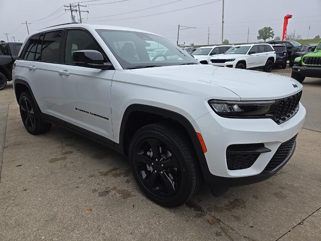 new 2025 Jeep Grand Cherokee car, priced at $39,401