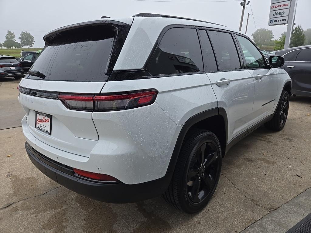new 2025 Jeep Grand Cherokee car, priced at $39,401