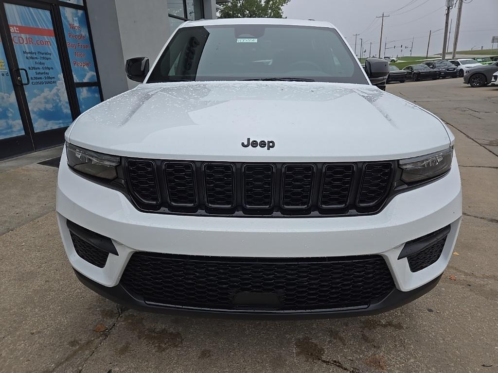 new 2025 Jeep Grand Cherokee car, priced at $39,401