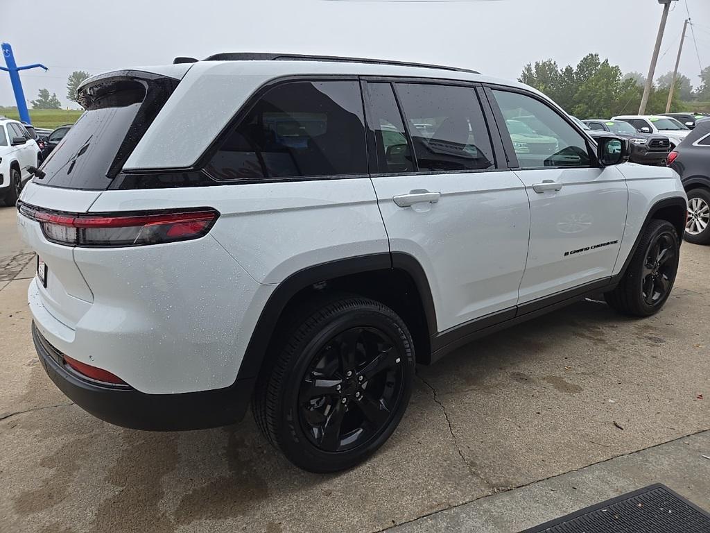 new 2025 Jeep Grand Cherokee car, priced at $39,401