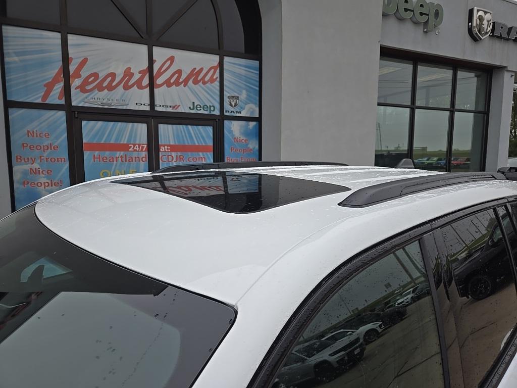 new 2025 Jeep Grand Cherokee car, priced at $39,401