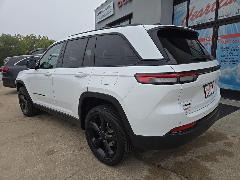 new 2025 Jeep Grand Cherokee car, priced at $39,401