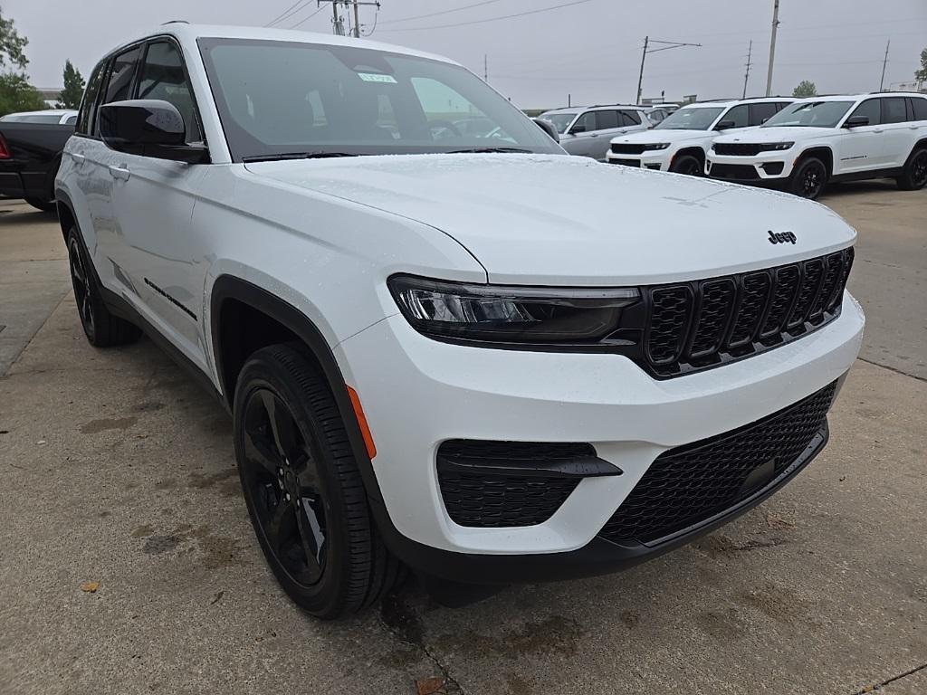 new 2025 Jeep Grand Cherokee car, priced at $39,401