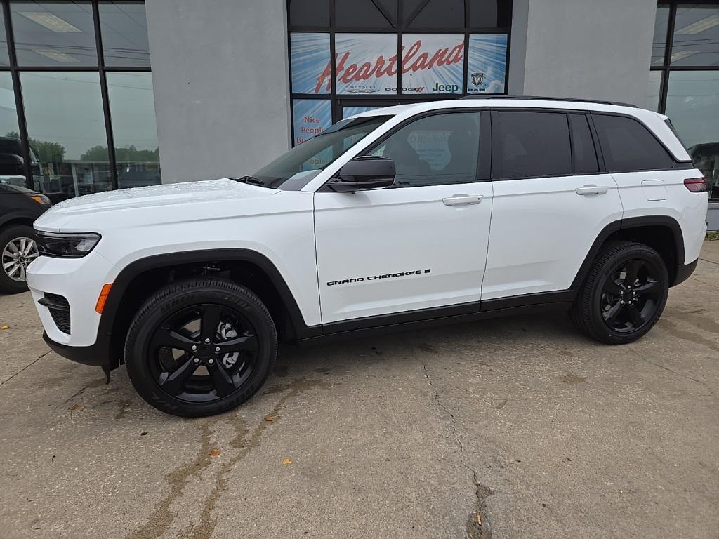 new 2025 Jeep Grand Cherokee car, priced at $39,401