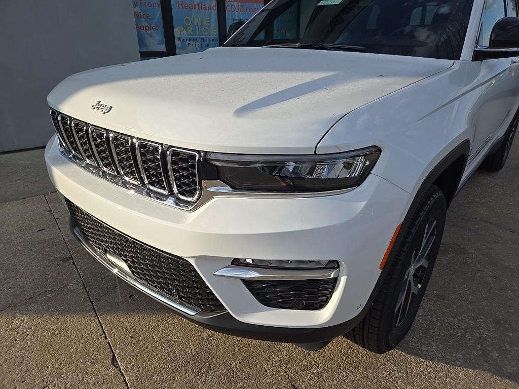 new 2025 Jeep Grand Cherokee car, priced at $45,195