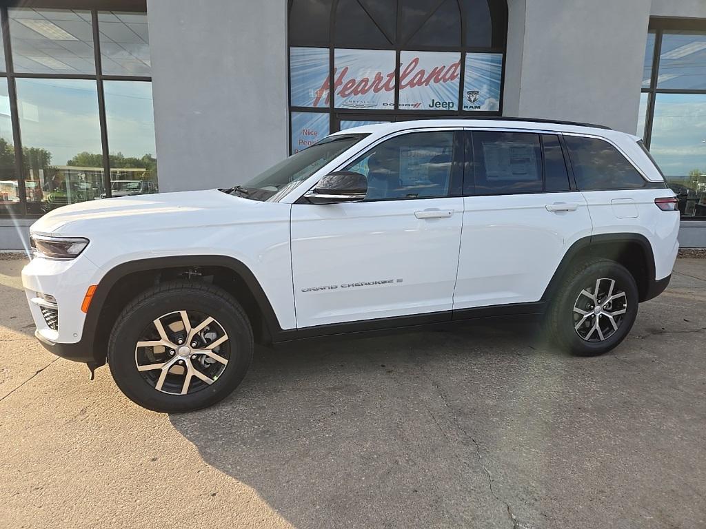 new 2025 Jeep Grand Cherokee car, priced at $45,195
