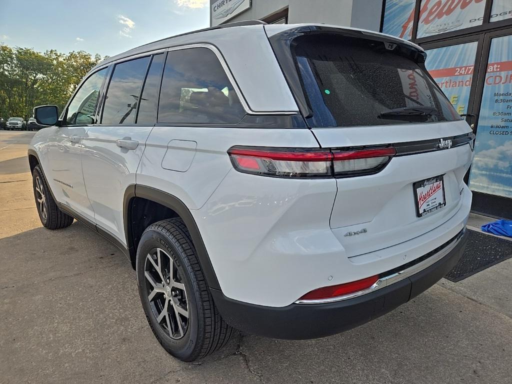 new 2025 Jeep Grand Cherokee car, priced at $45,195