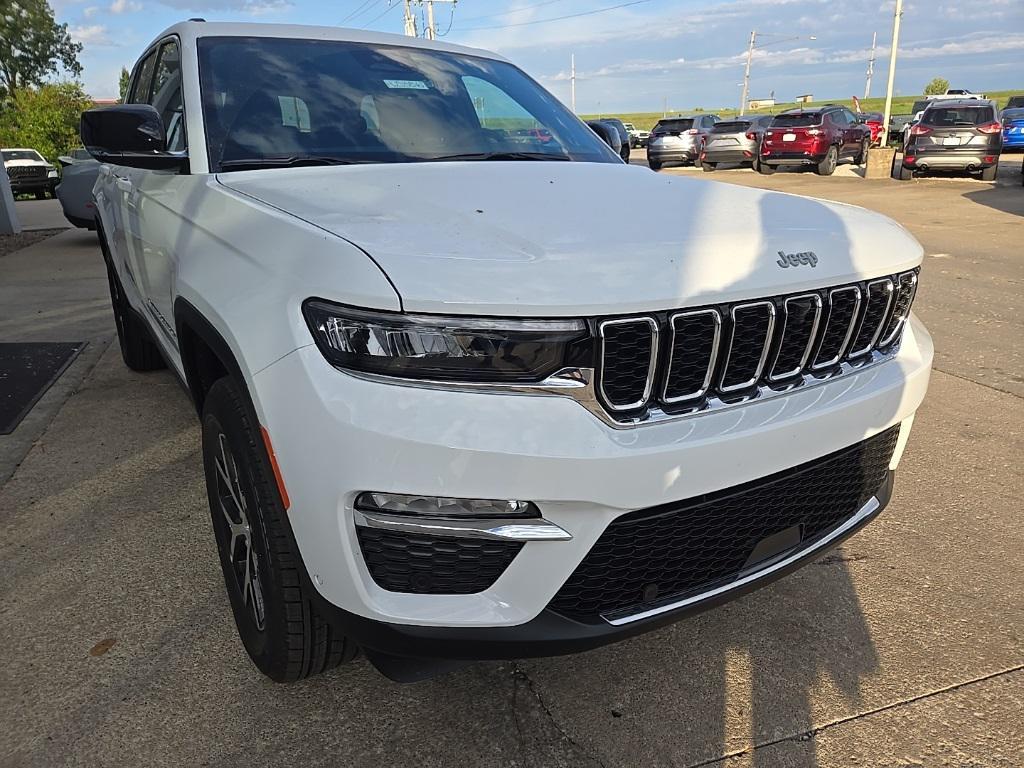 new 2025 Jeep Grand Cherokee car, priced at $45,195