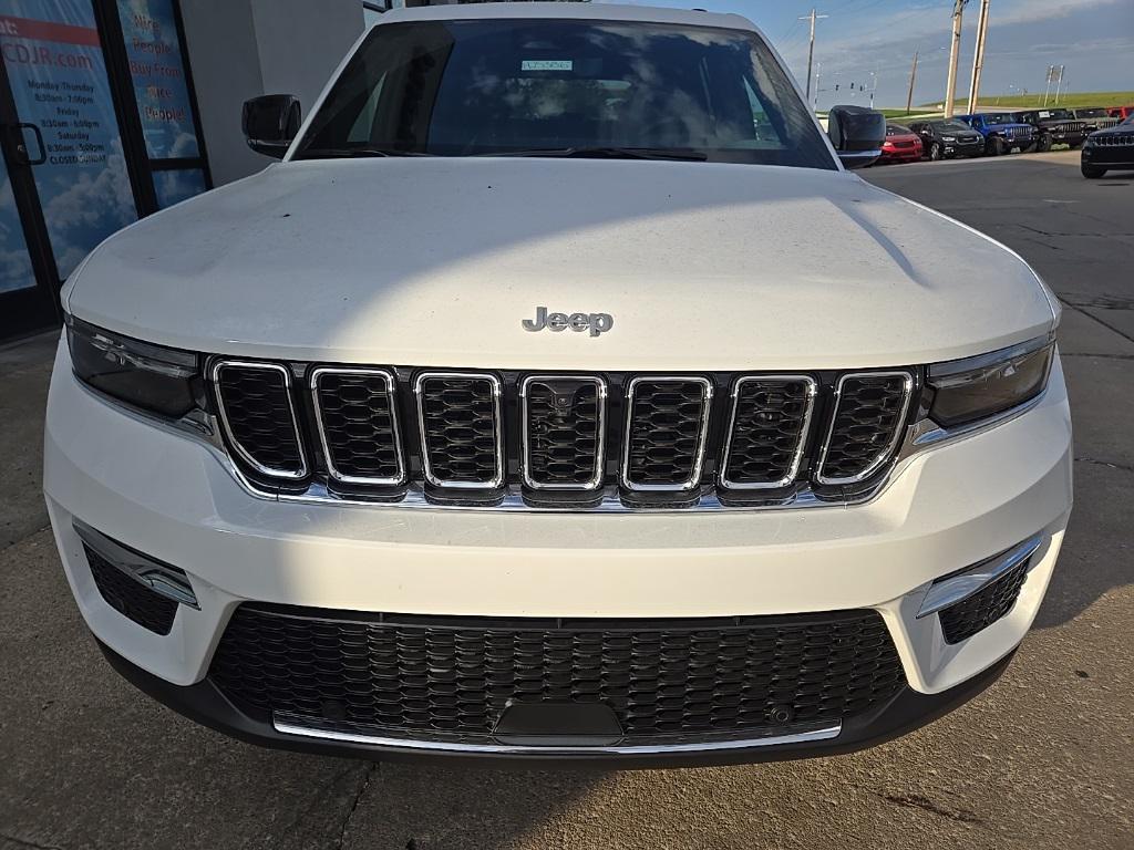 new 2025 Jeep Grand Cherokee car, priced at $45,195