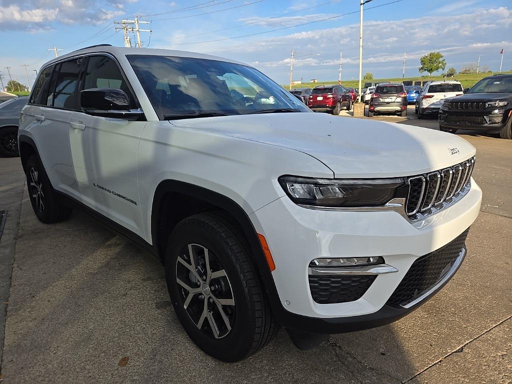new 2025 Jeep Grand Cherokee car, priced at $45,195