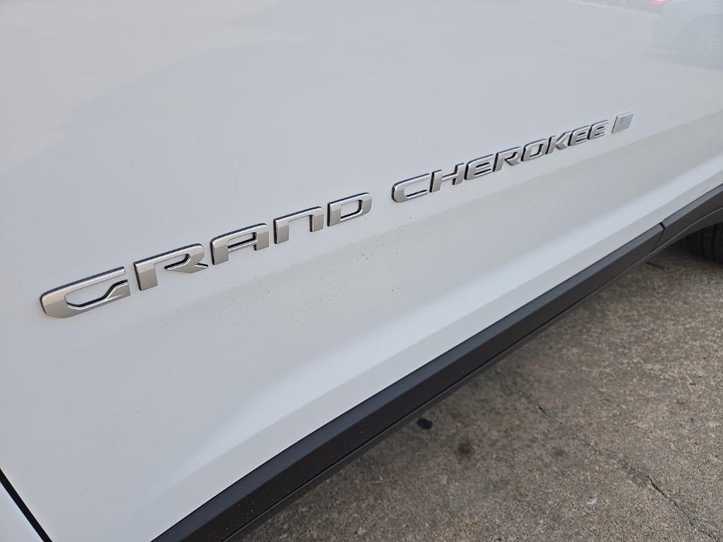 new 2025 Jeep Grand Cherokee car, priced at $45,195