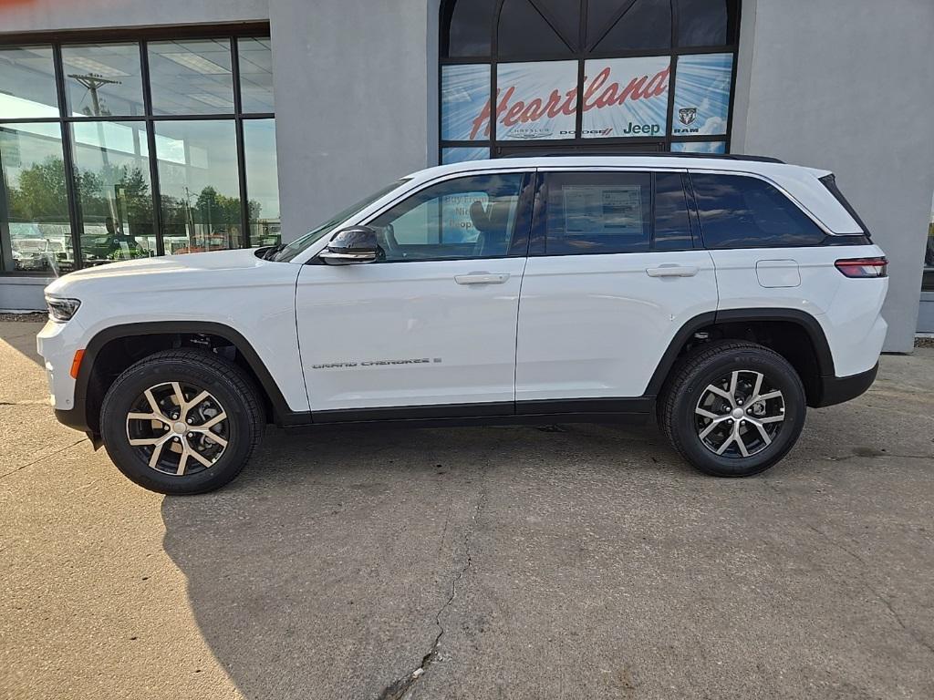 new 2025 Jeep Grand Cherokee car, priced at $45,195