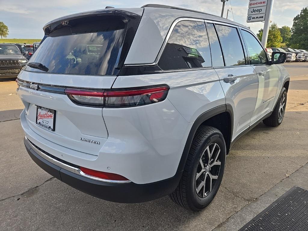 new 2025 Jeep Grand Cherokee car, priced at $45,195