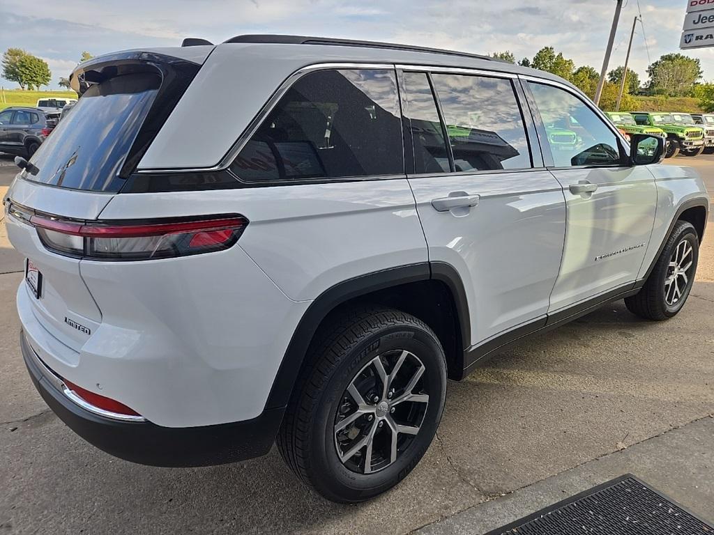 new 2025 Jeep Grand Cherokee car, priced at $45,195