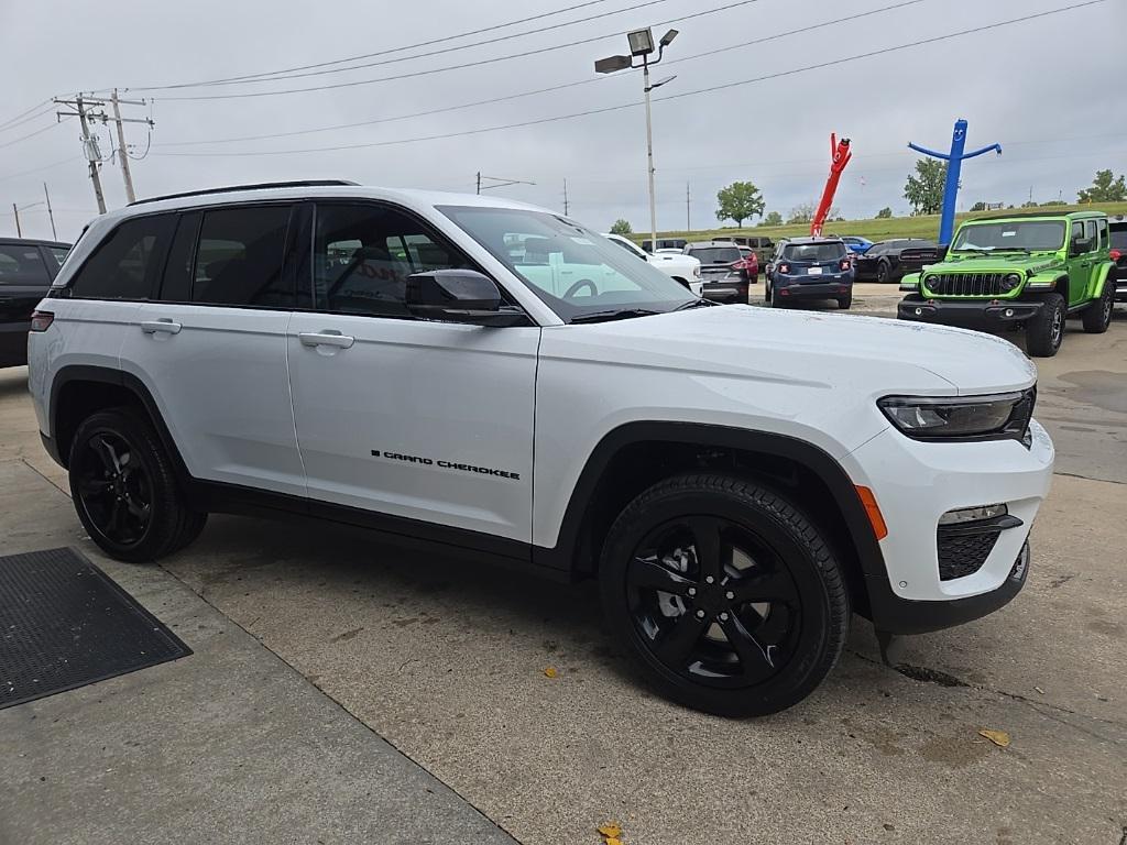 new 2025 Jeep Grand Cherokee car, priced at $46,734