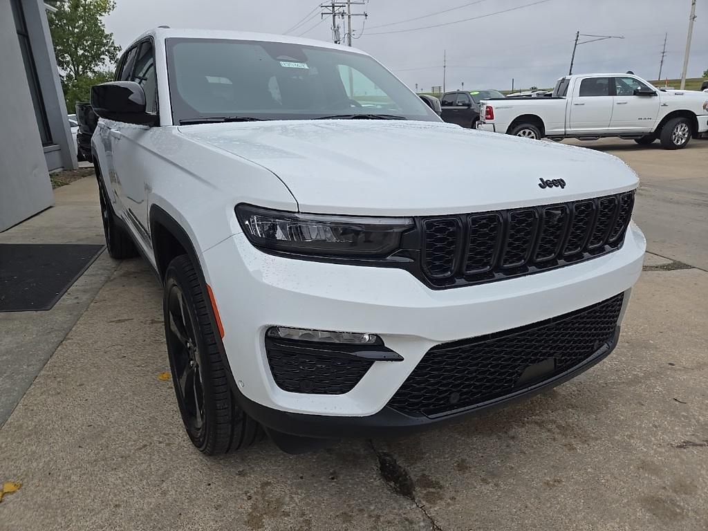 new 2025 Jeep Grand Cherokee car, priced at $46,734