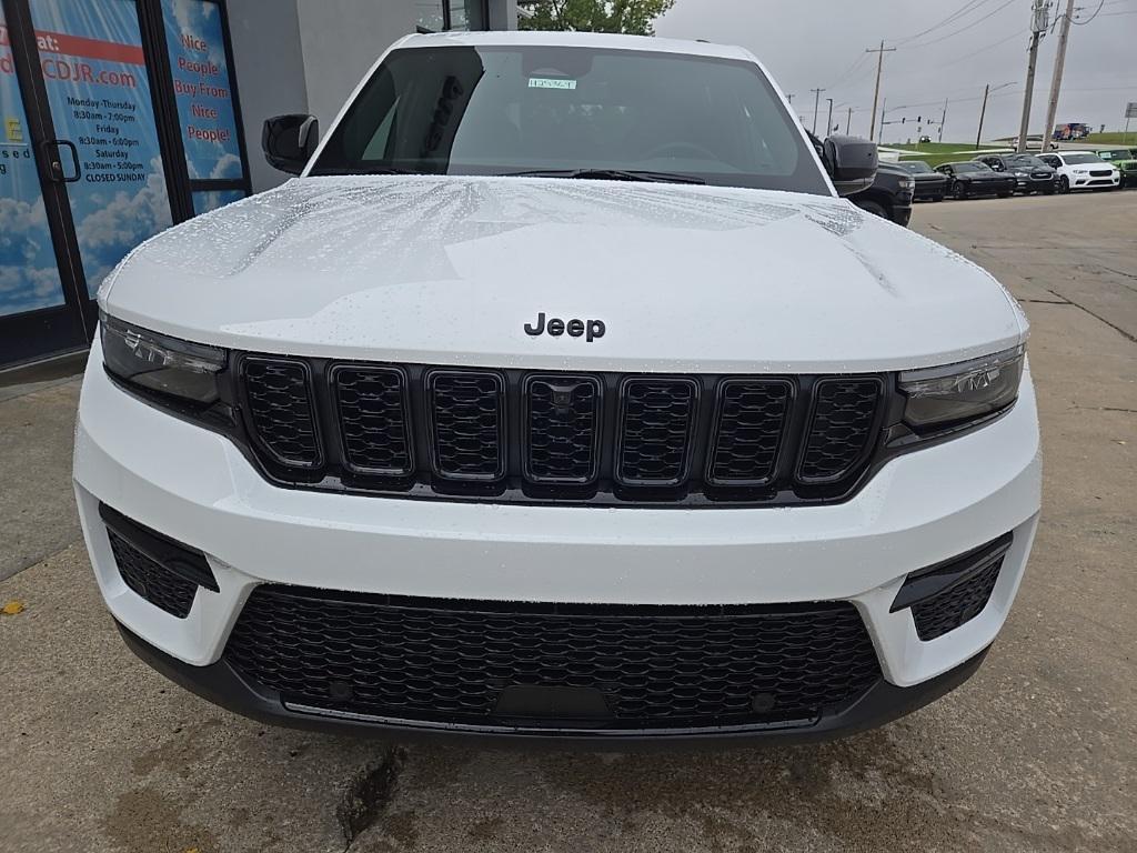 new 2025 Jeep Grand Cherokee car, priced at $46,734
