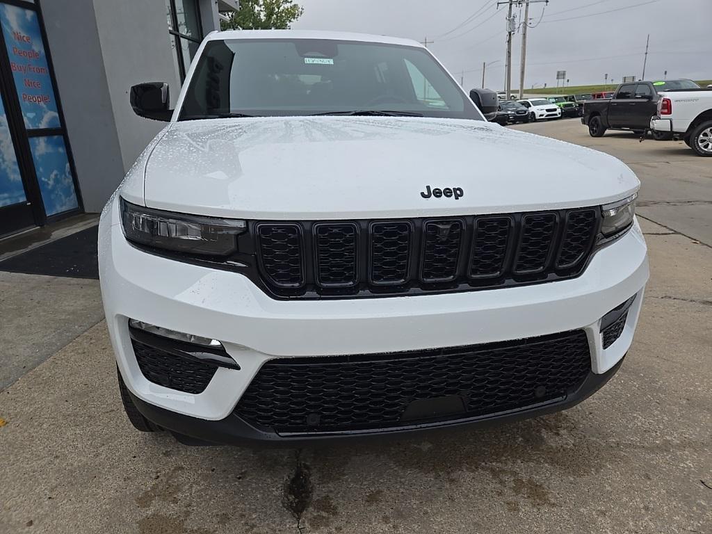 new 2025 Jeep Grand Cherokee car, priced at $46,734