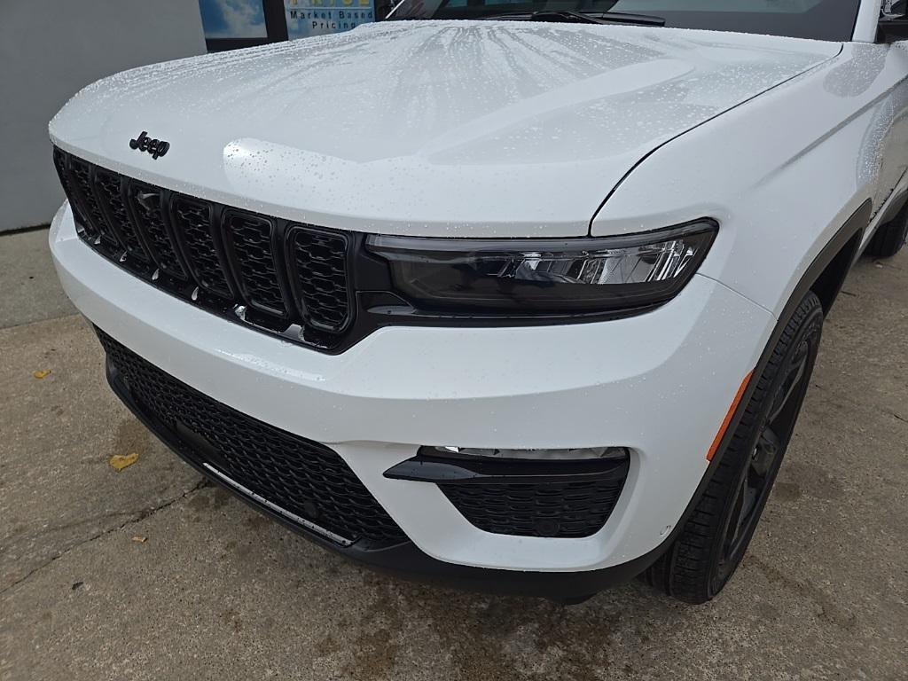 new 2025 Jeep Grand Cherokee car, priced at $46,734