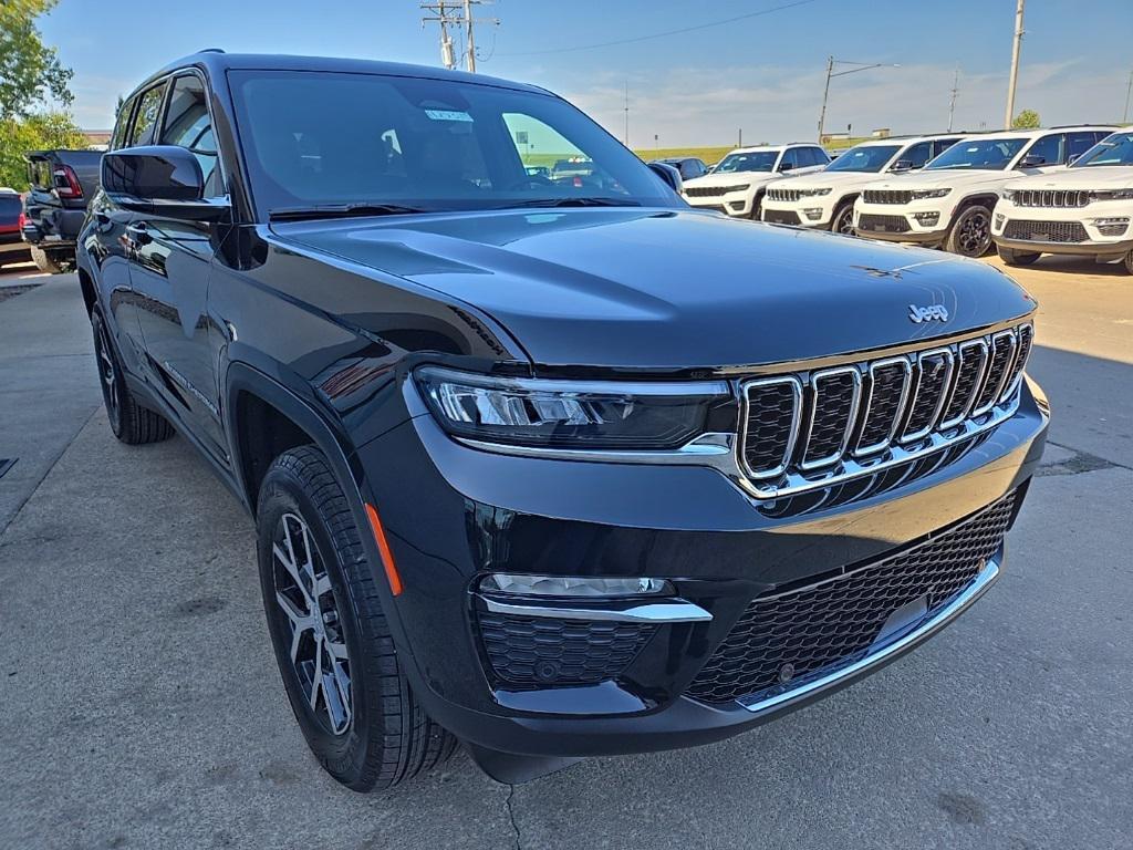 new 2025 Jeep Grand Cherokee car, priced at $45,767