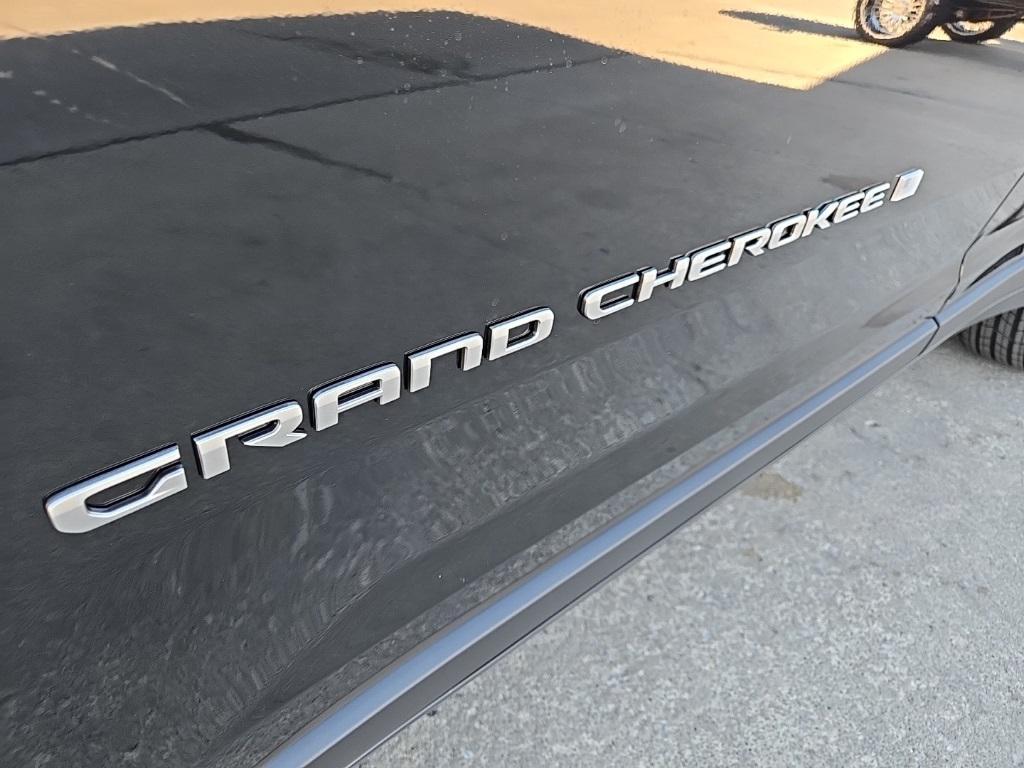 new 2025 Jeep Grand Cherokee car, priced at $45,767
