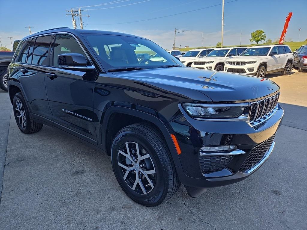 new 2025 Jeep Grand Cherokee car, priced at $45,767