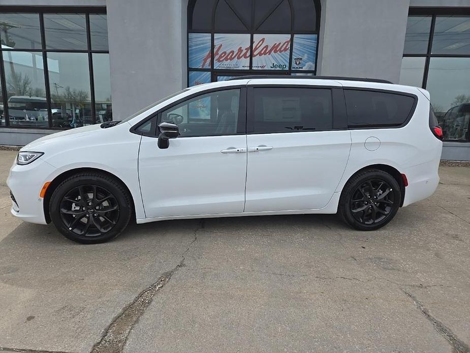 new 2024 Chrysler Pacifica car, priced at $50,900