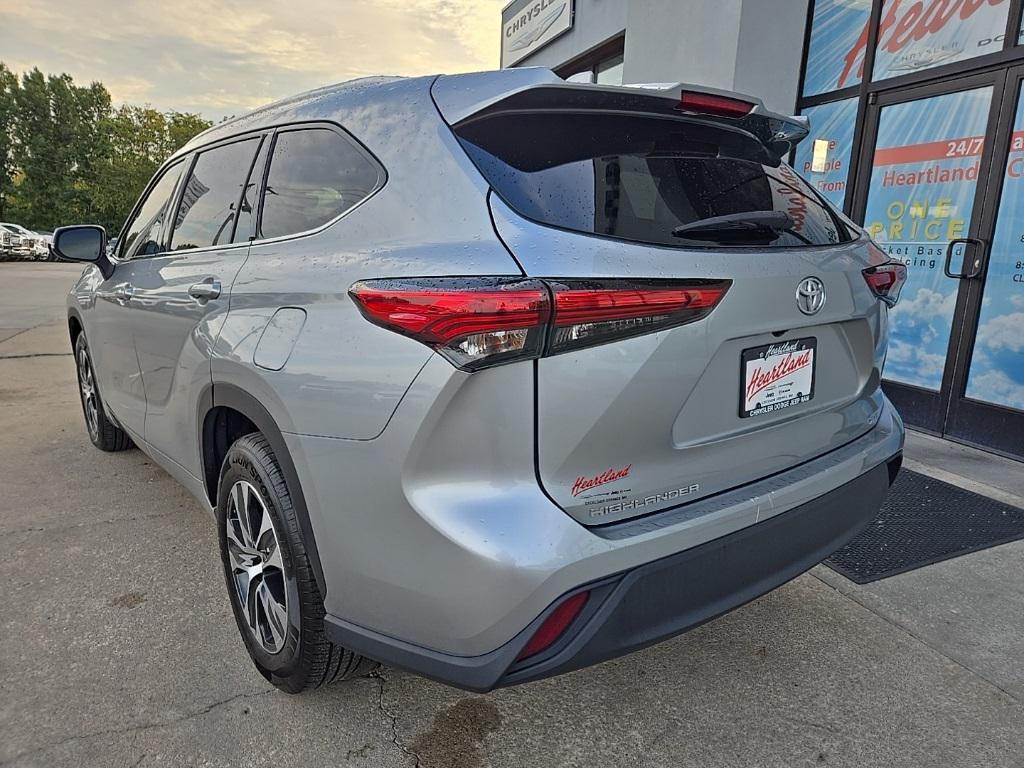used 2021 Toyota Highlander car, priced at $27,988