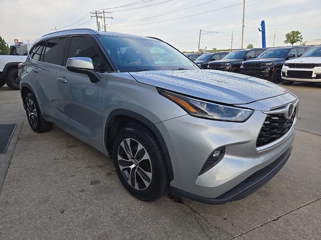 used 2021 Toyota Highlander car, priced at $27,988