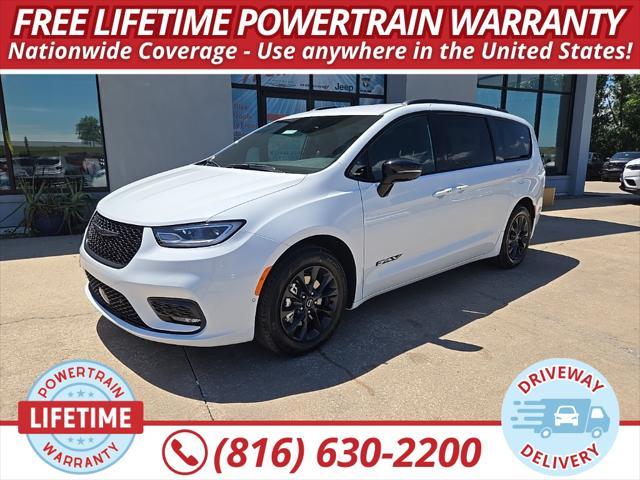 new 2025 Chrysler Pacifica car, priced at $41,073