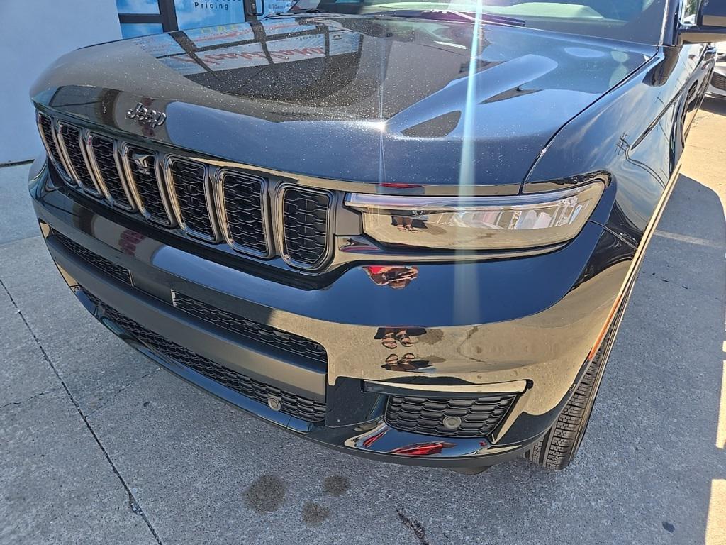 new 2025 Jeep Grand Cherokee car, priced at $50,028