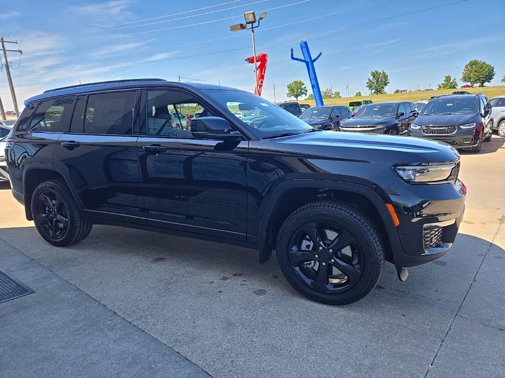 new 2025 Jeep Grand Cherokee car, priced at $50,028