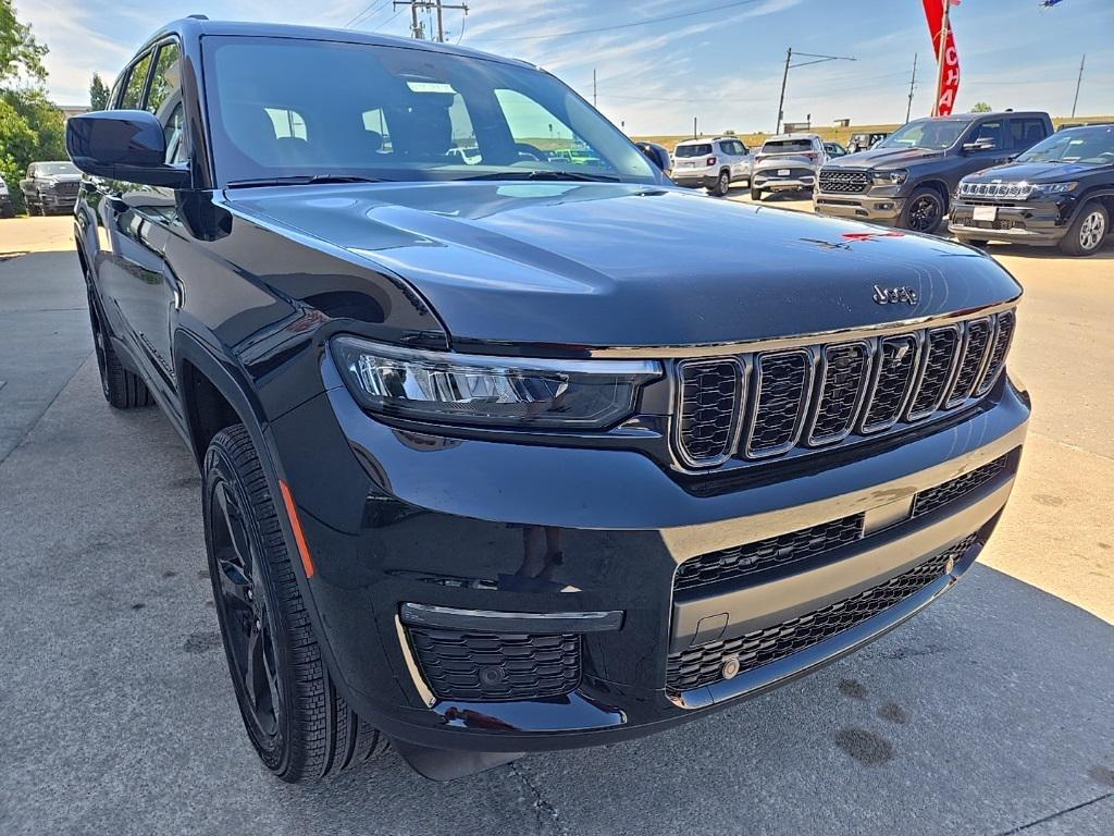 new 2025 Jeep Grand Cherokee car, priced at $50,028