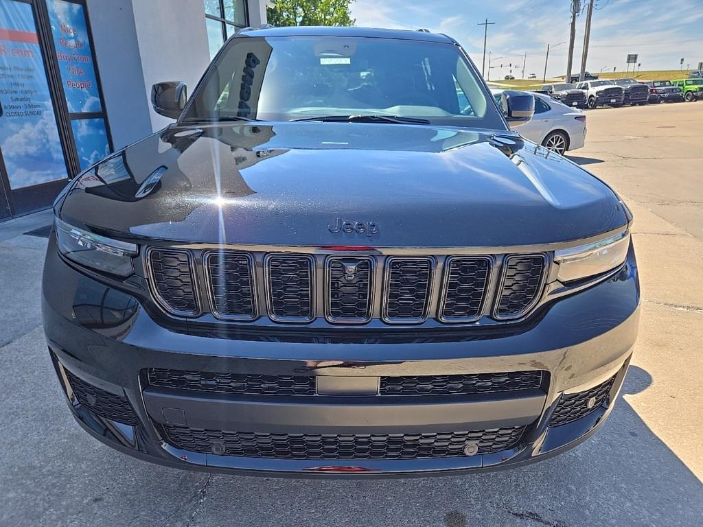 new 2025 Jeep Grand Cherokee car, priced at $50,028
