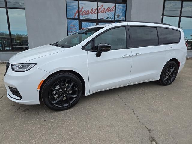 new 2024 Chrysler Pacifica car, priced at $47,418