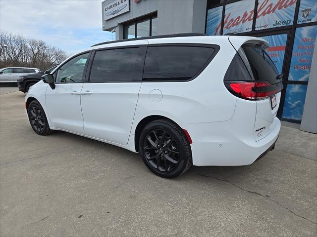 new 2024 Chrysler Pacifica car, priced at $47,418