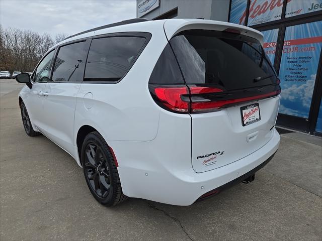 new 2024 Chrysler Pacifica car, priced at $47,418