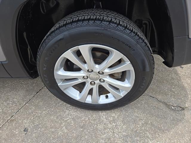 used 2015 Jeep Cherokee car, priced at $11,988