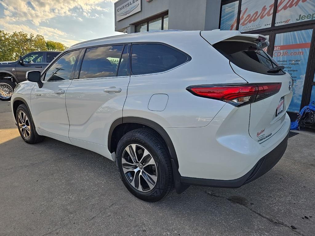 used 2021 Toyota Highlander Hybrid car, priced at $28,995