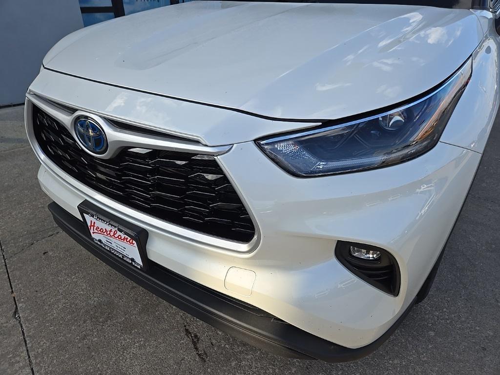 used 2021 Toyota Highlander Hybrid car, priced at $28,995