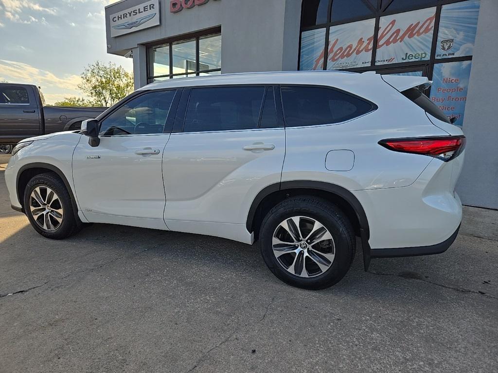 used 2021 Toyota Highlander Hybrid car, priced at $28,995