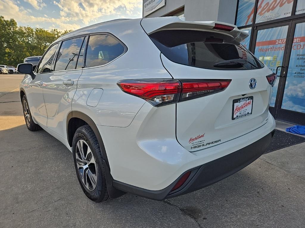 used 2021 Toyota Highlander Hybrid car, priced at $28,995