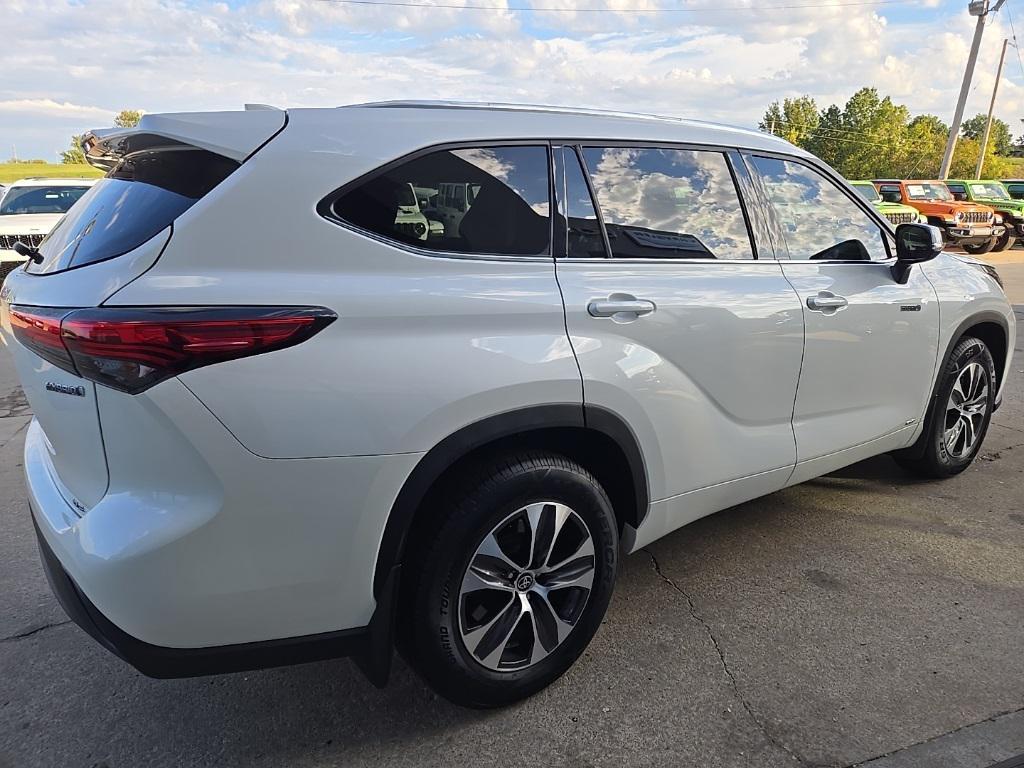 used 2021 Toyota Highlander Hybrid car, priced at $28,995