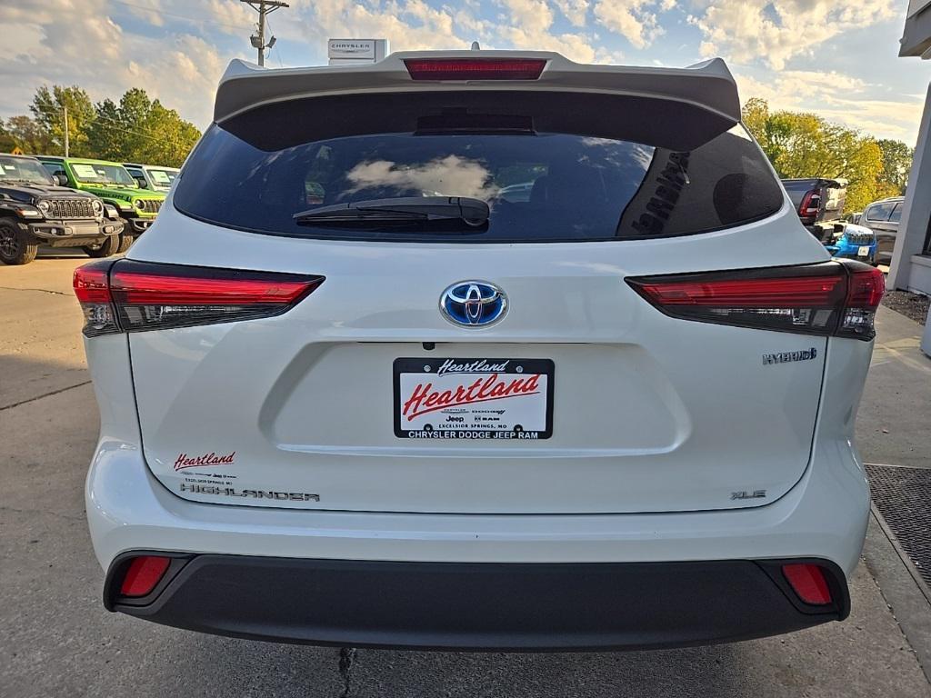 used 2021 Toyota Highlander Hybrid car, priced at $28,995